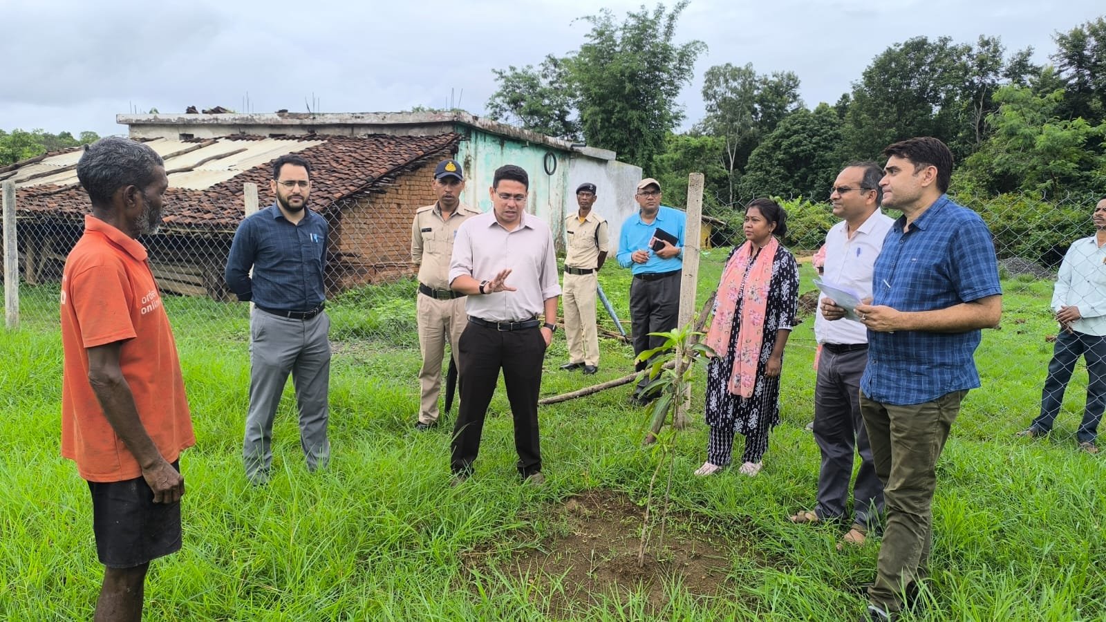 "एक बगिया मां के नाम" योजना का निरीक्षण!, अनूपपुर कलेक्टर के सख्त निर्देश, किसानों की आय बढ़ाने पर फोकस
