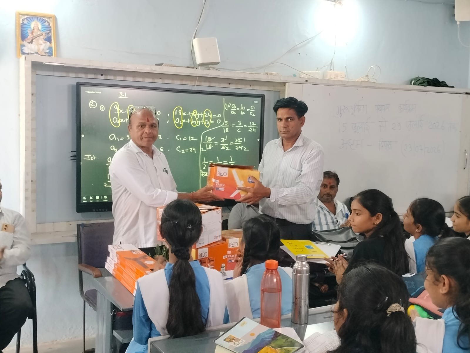 जनपद उपाध्यक्ष अनिल कुमार लिबर्टी ने शासकीय स्कूल में 10 छत पंखे प्रदान कर अपना जन्म दिवस छात्रों के बीच बनाया