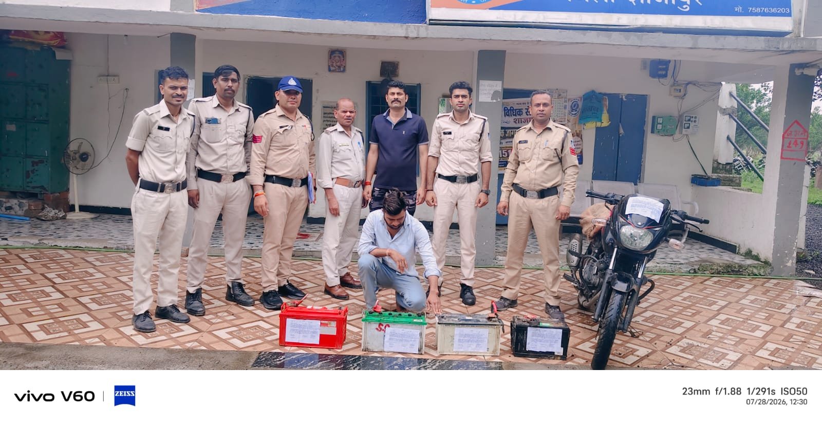 शाजापुर सुनेरा पुलिस की बड़ी कार्रवाई: डम्फर और ट्रैक्टर की बैटरियां चुराने वाला आरोपी 24 घंटे में गिरफ्तार, 1 लाख रुपये का मश्रुका जप्त
