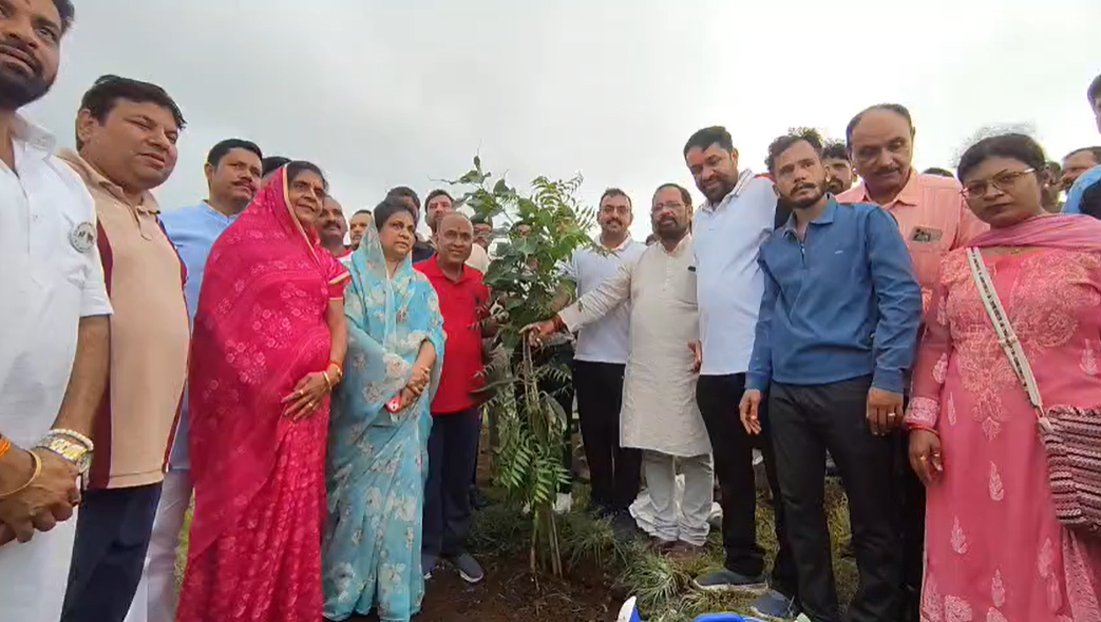 देवास की शंकरगढ़ पहाड़ी पर 10 हजार पौधों का महाअभियान, हरियाली की नई मिसाल
