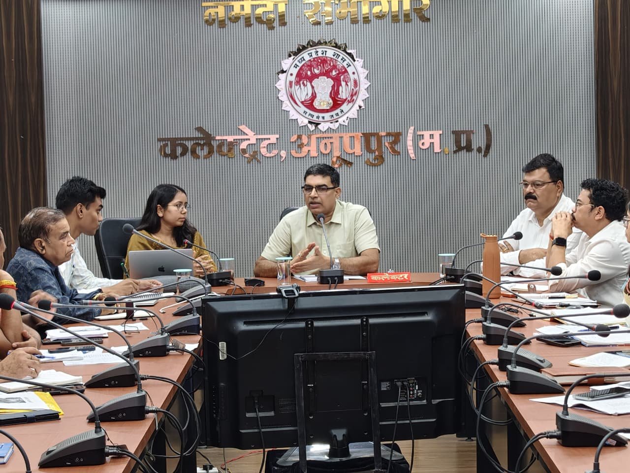 सभी विभागीय अधिकारी एवं मैदानी अमला अपने दायित्व का निर्वहन पूरे मनोयोग से करें- कलेक्टर