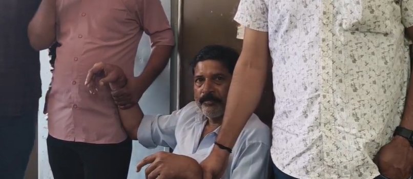 सीएमएचओ कार्यालय में लोकायुक्त का छापा, 10 हजार की रिश्वत लेते कर्मचारी गिरफ्तार