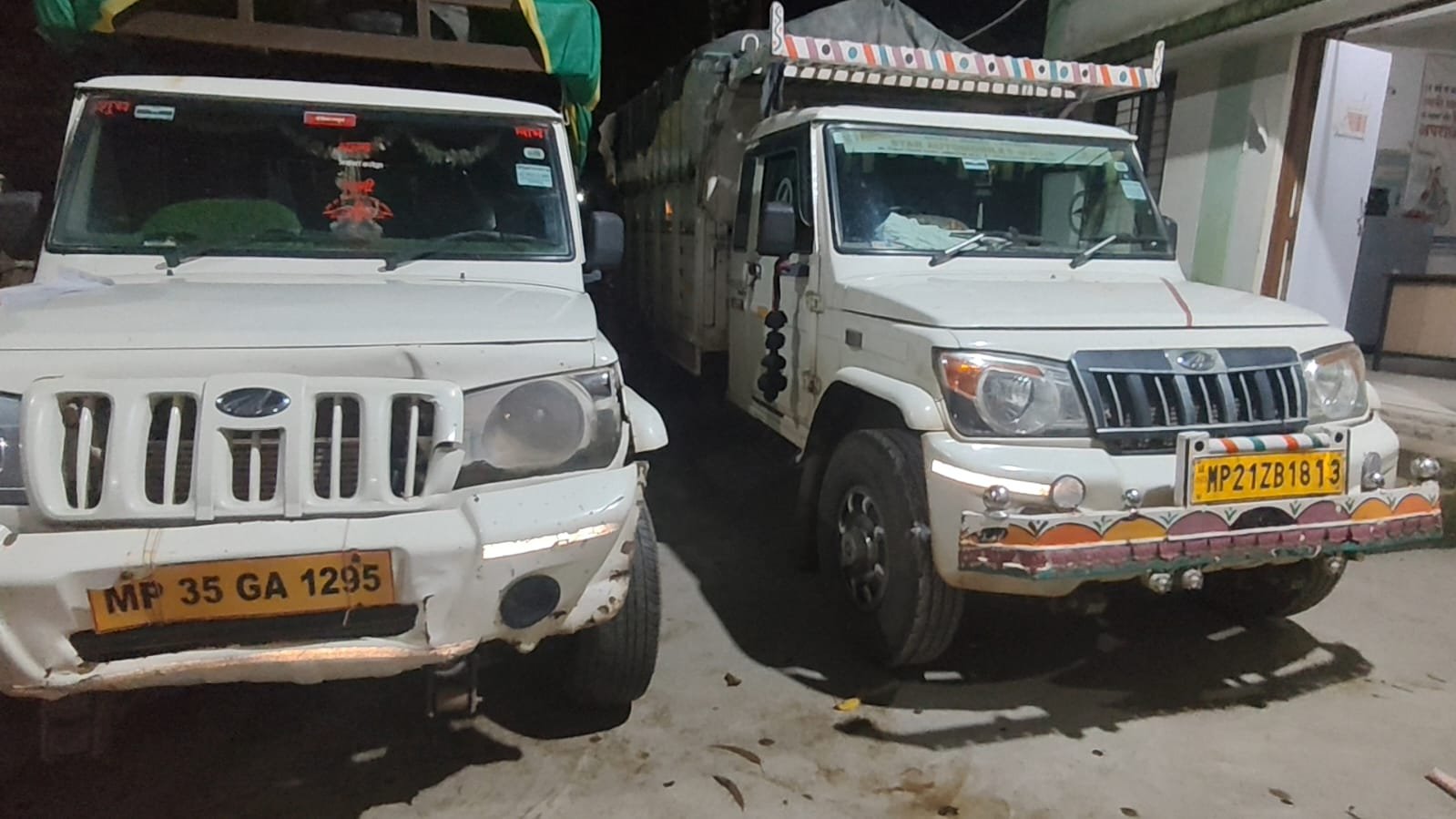 102 बोरी यूरिया जब्त, छत्रसाल स्टेडियम के पास प्रशासन की कार्रवाई, दो वाहन पकड़े गए, एसडीएम के निर्देश पर हुई कार्रवाई, जांच पूरी होने तक पवई थाने में रखी गई खाद