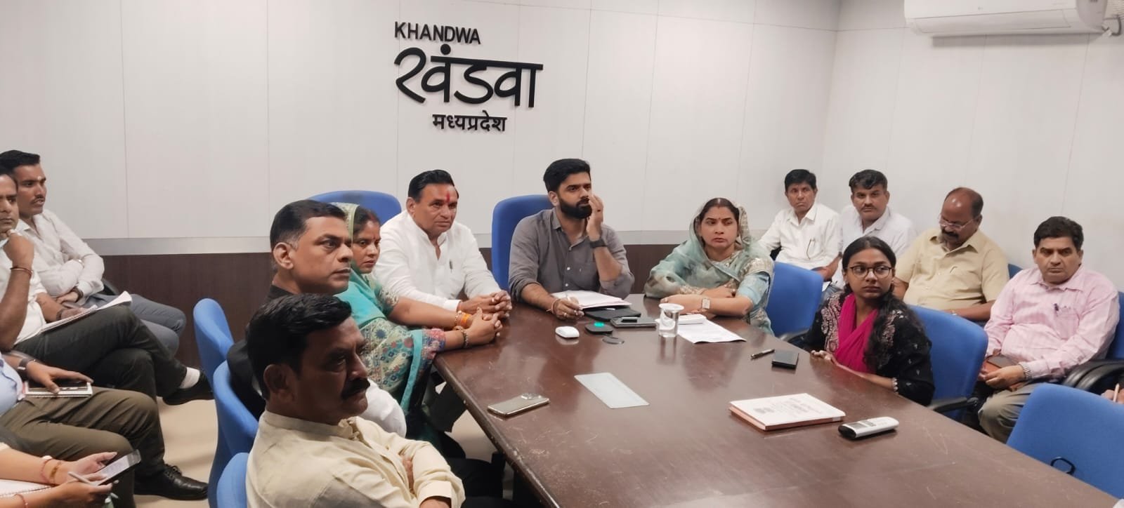 हर घर तिरंगा" अभियान को पूरे उत्साह के साथ मनाएं, प्रभारी मंत्री लोधी ने वीडियो कॉन्फ्रेंस में दिए निर्देश
