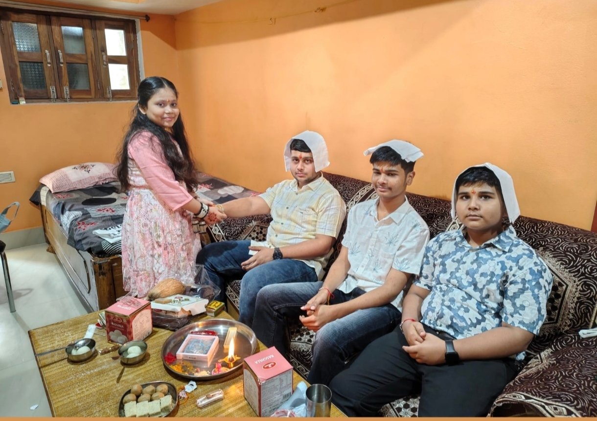 धूमधाम से मनाया जा रहा रक्षाबंधन पर्व, बाजारों में दिखी रौनक, पवई नगर सहित आंचलिक क्षेत्रों में पर्व की चहल-पहल, बहनों ने भाइयों की कलाई पर बांधी प्रेम की डोर