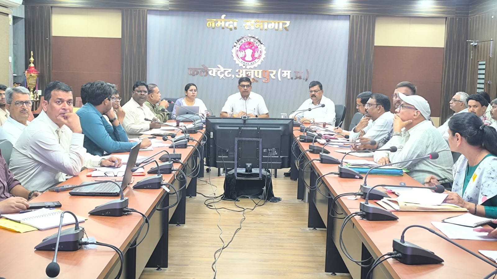 निराश्रित बच्चों को प्राथमिकता से दिलाएं मुख्यमंत्री बाल आशीर्वाद योजना का लाभ- कलेक्टर