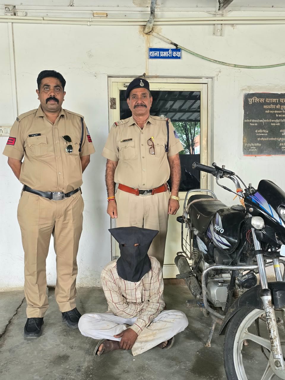 दलौदा पुलिस की बड़ी कार्रवाई, पान दुकान में चोरी करने वाला आरोपी गिरफ्तार, ₹68 हजार का मशरूका बरामद