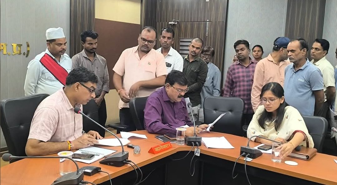 कलेक्टर ने जिला स्तरीय जनसुनवाई में 49 आवेदनों पर की सुनवाई