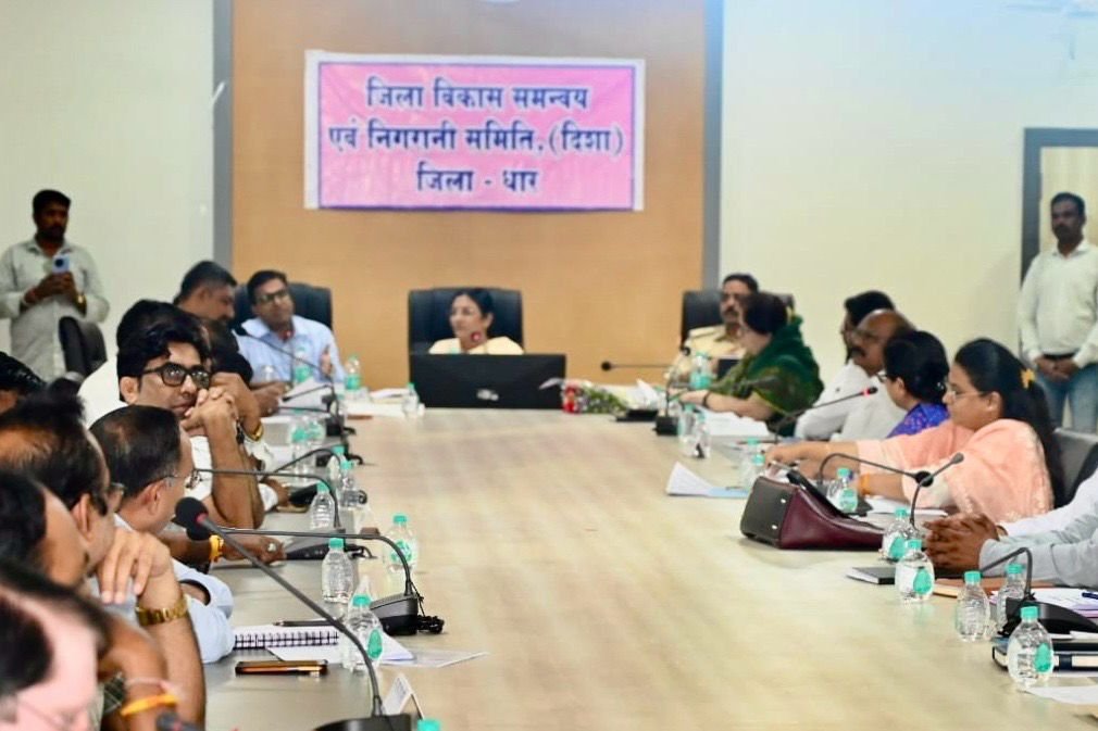 जिला समन्वय एवं विकास समिति (दिशा) की बैठक में अधिकारियों को दिए सख्त निर्देश, जनहित के कार्यों में लापरवाही बर्दाश्त नहीं — श्रीमती सावित्री ठाकुर