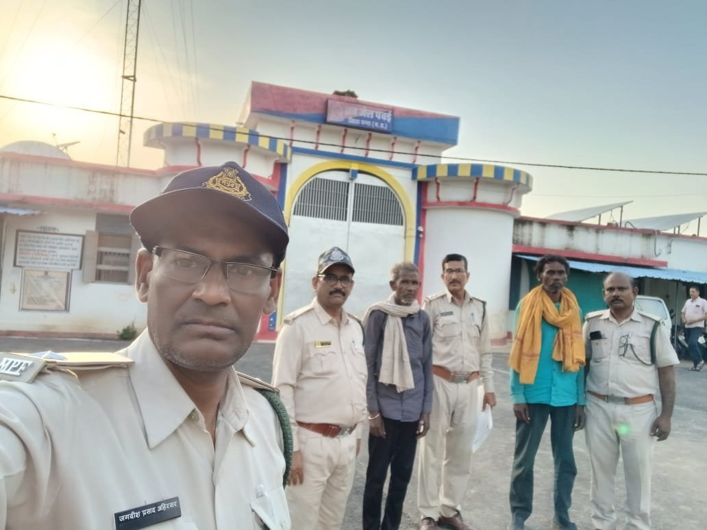 7 वर्ष से फरार अवैध शिकार के दो आरोपियों को वन विभाग की टीम ने किया गिरफ्तार, भेजे गए जेल