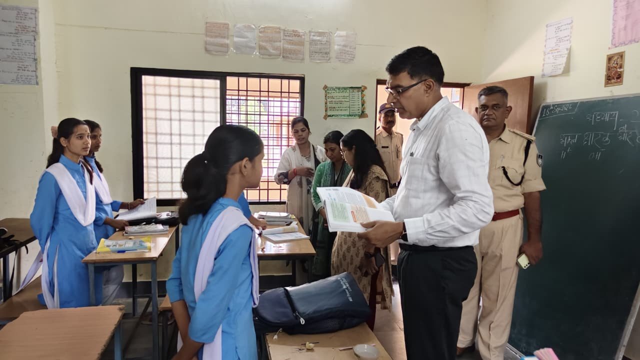 विद्यार्थियों के शिक्षा और पोषण पर दिया जाए विशेष ध्यान-कलेक्टर